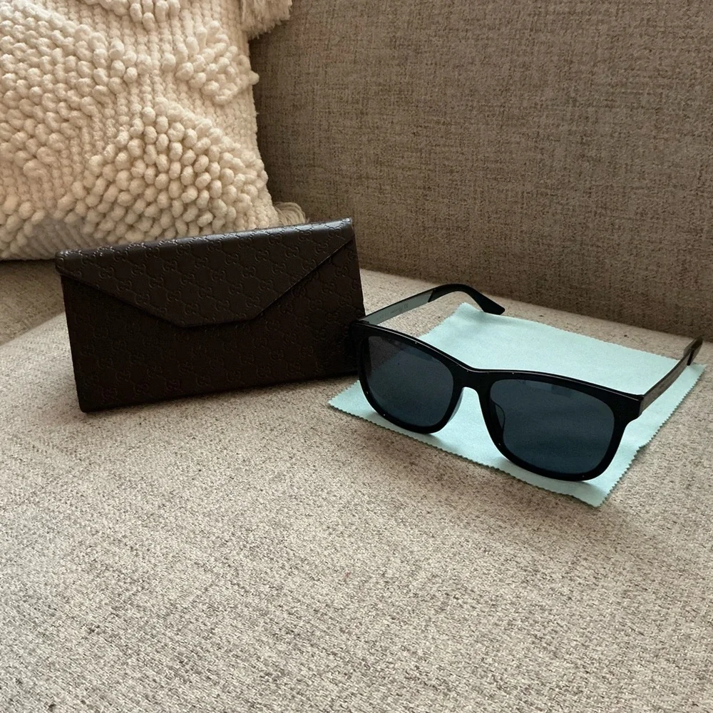 Gucci Black Wayfarer Sunglasses Timeless Design - Picture 10 of 10